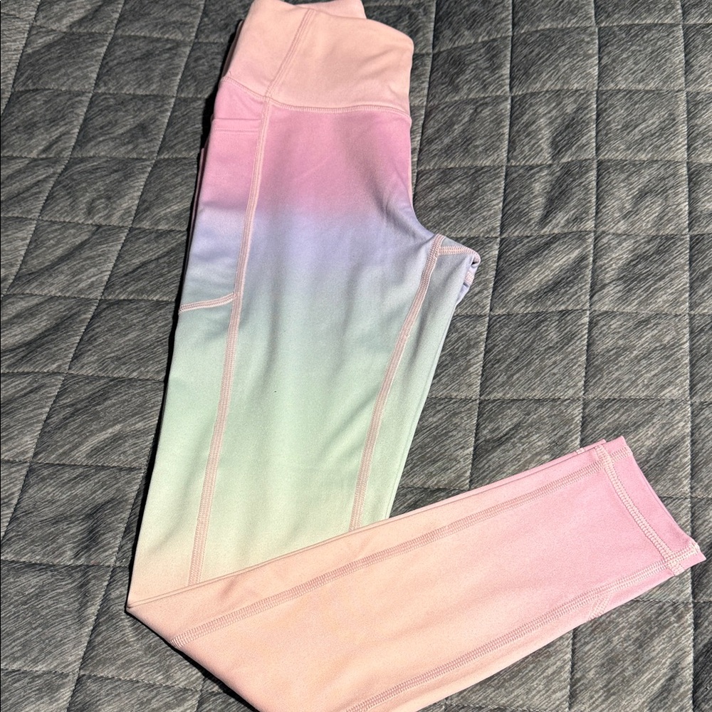Victoria’s Secret Pastel Ombré Workout Capri Leggings size 2